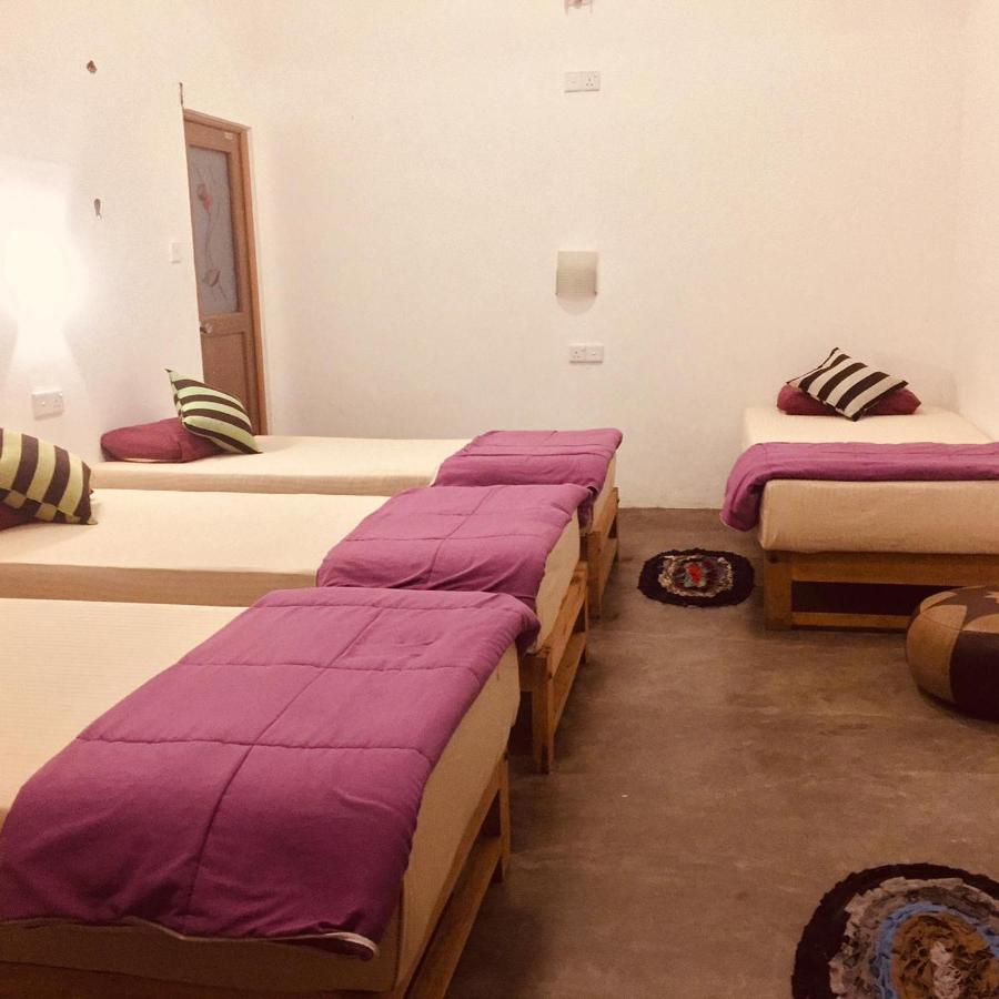 Tiki Bar Hostel אלה מראה חיצוני תמונה