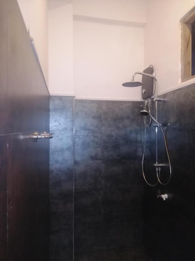 Tiki Bar Hostel אלה מראה חיצוני תמונה