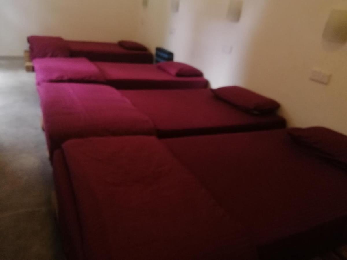 Tiki Bar Hostel אלה מראה חיצוני תמונה