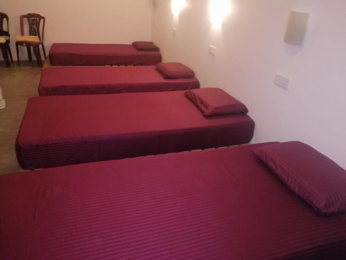 Tiki Bar Hostel אלה מראה חיצוני תמונה