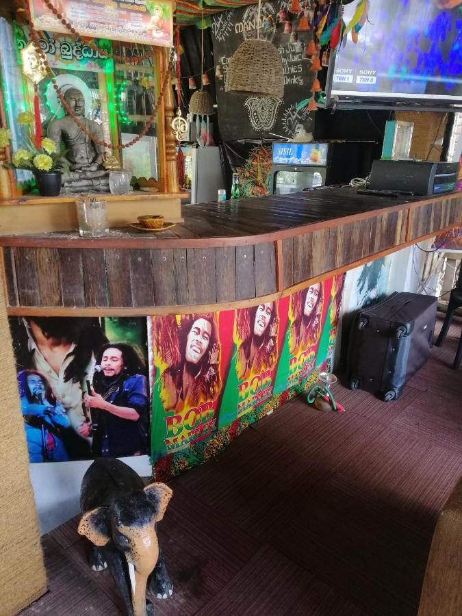 Tiki Bar Hostel אלה מראה חיצוני תמונה