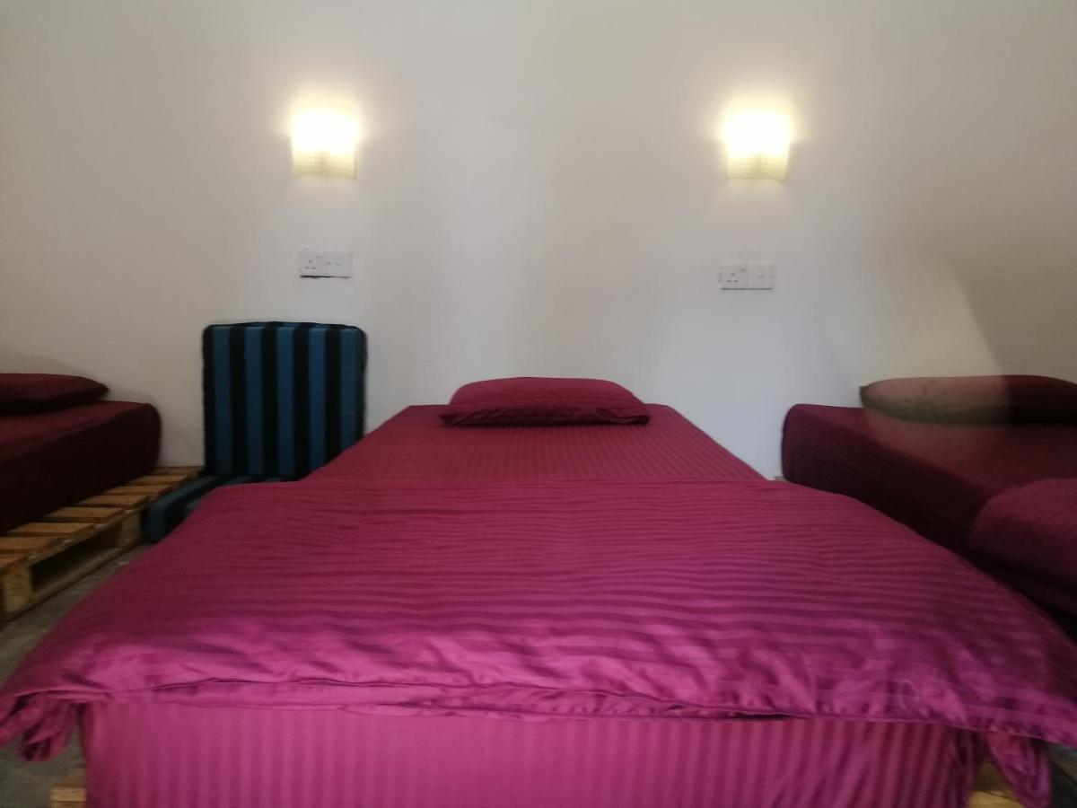 Tiki Bar Hostel אלה מראה חיצוני תמונה