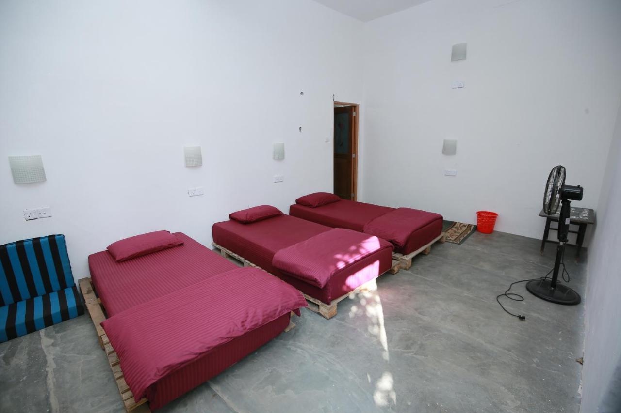 Tiki Bar Hostel אלה מראה חיצוני תמונה