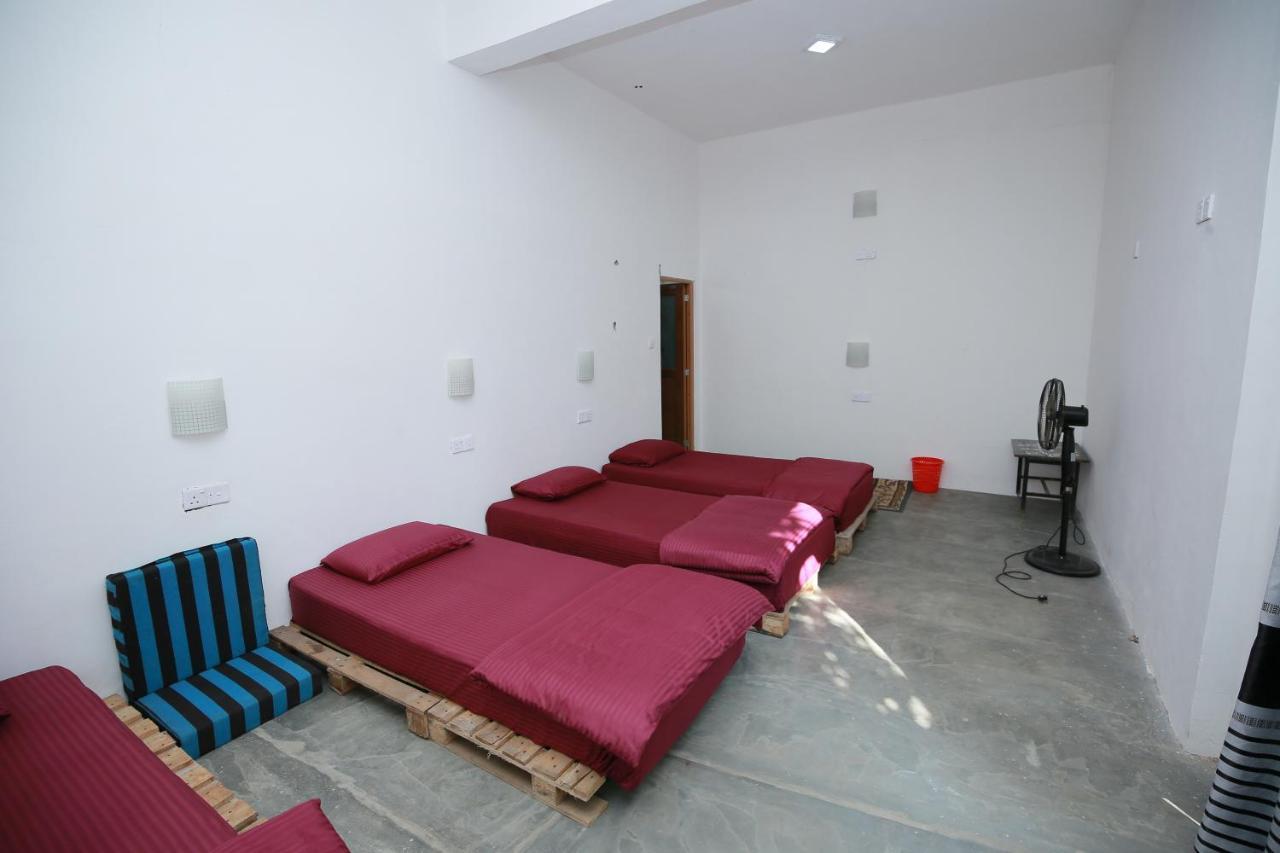 Tiki Bar Hostel אלה מראה חיצוני תמונה