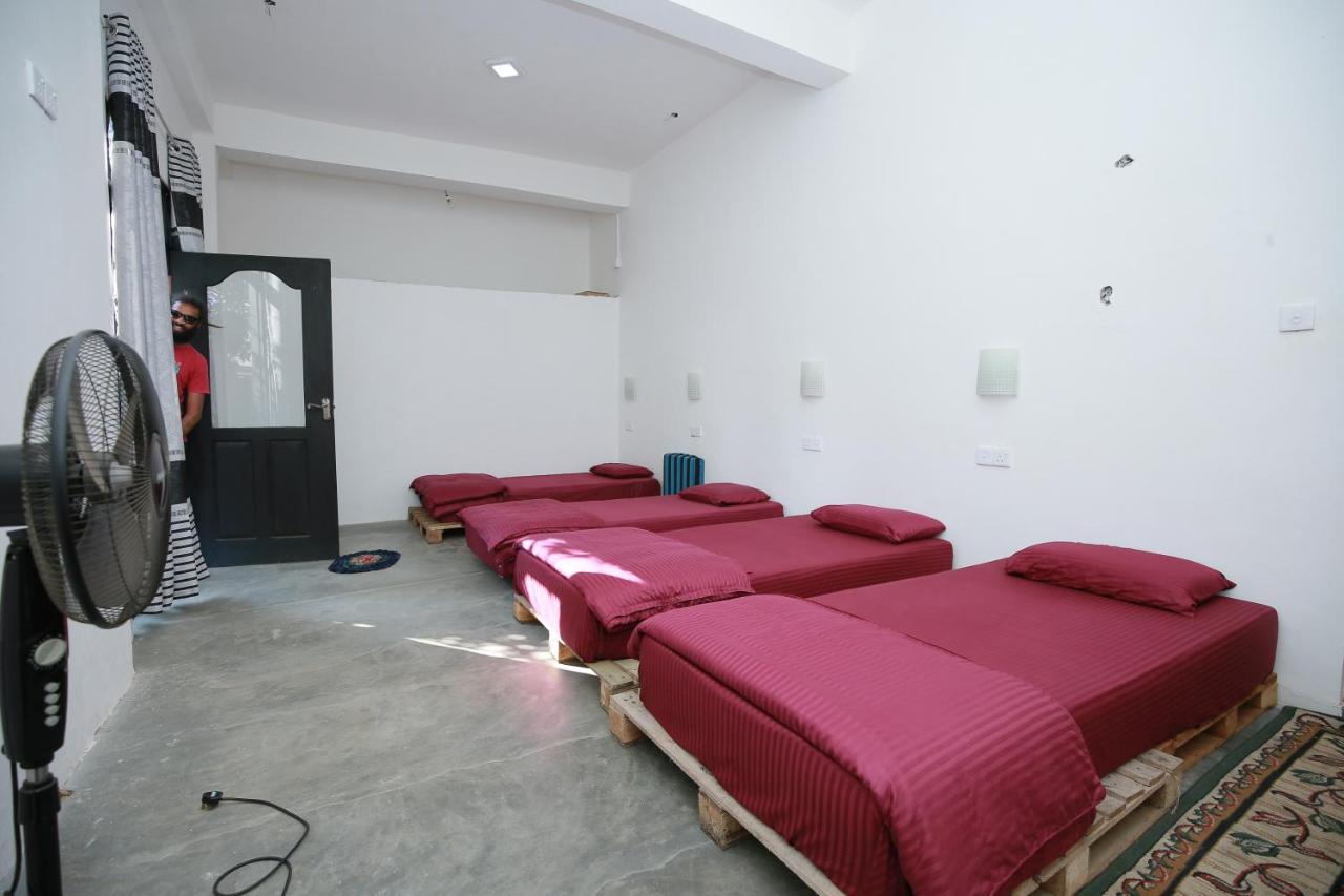 Tiki Bar Hostel אלה מראה חיצוני תמונה