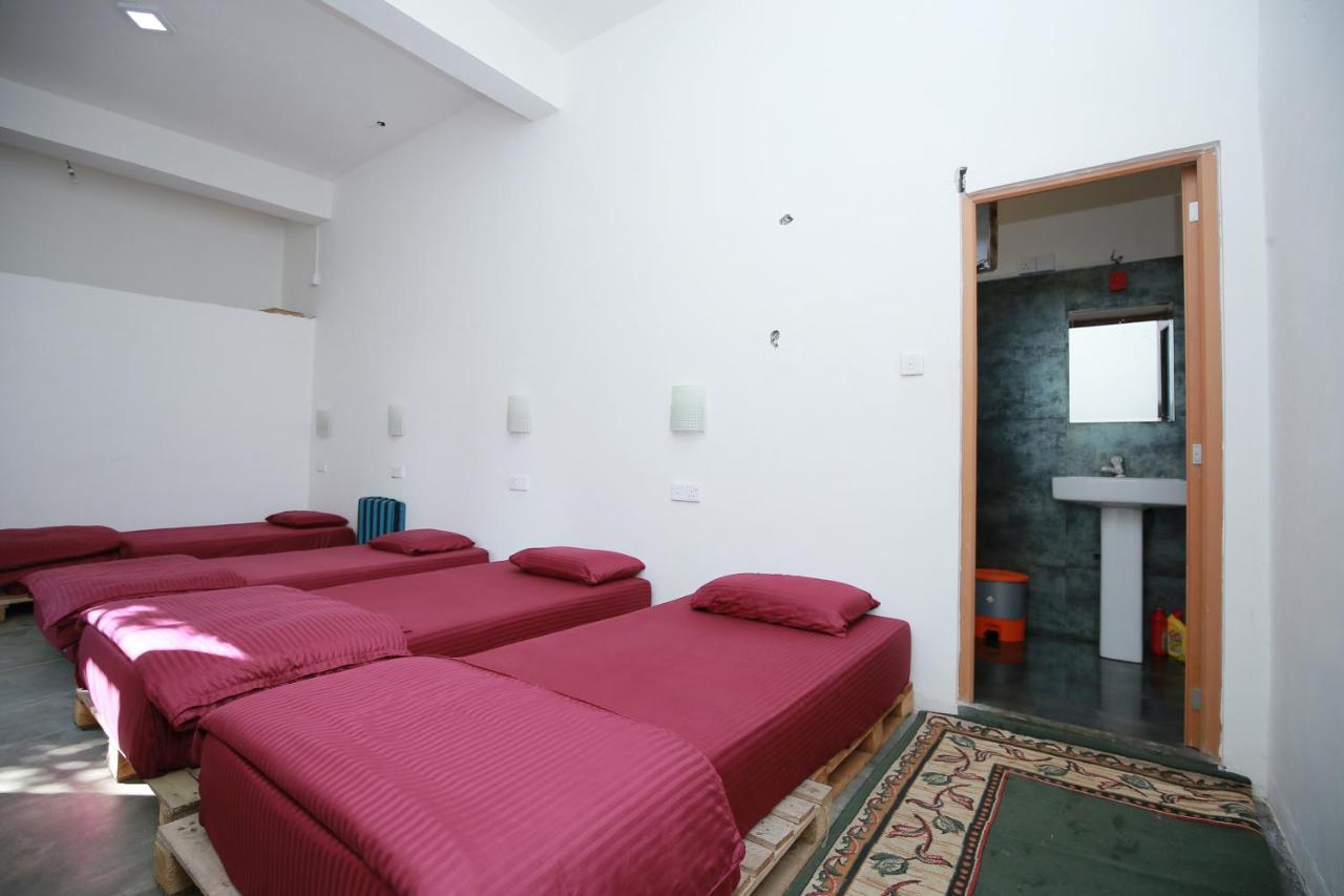 Tiki Bar Hostel אלה מראה חיצוני תמונה